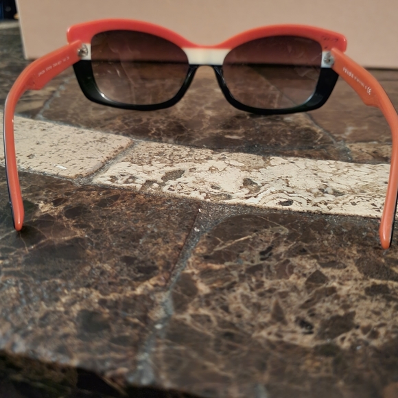 Prada SPR 03N DAN-6S1 Black White Red Sunglasses With Case - Picture 3 of 10